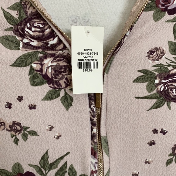 Floral bodysuit with gold zipper accent - Picture 3 of 3